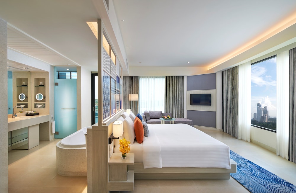 Deluxe Room, 1 King Bed (Grand) - Photo 1