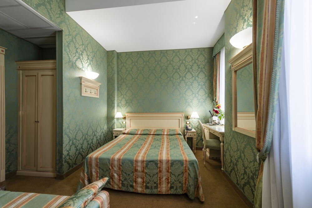 Superior Room - Photo 8
