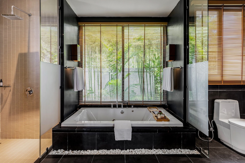 Villa, 1 King Bed, Oceanfront - Photo 7