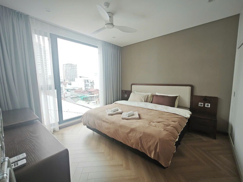 Luxury Apartment, 2 Bedrooms, Patio, City View photo 1