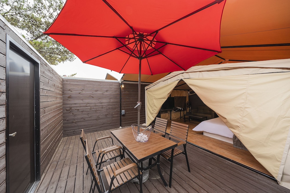 Glamping - Photo 3