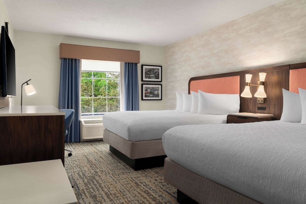 Standard Room, 2 Queen Beds - Photo 6