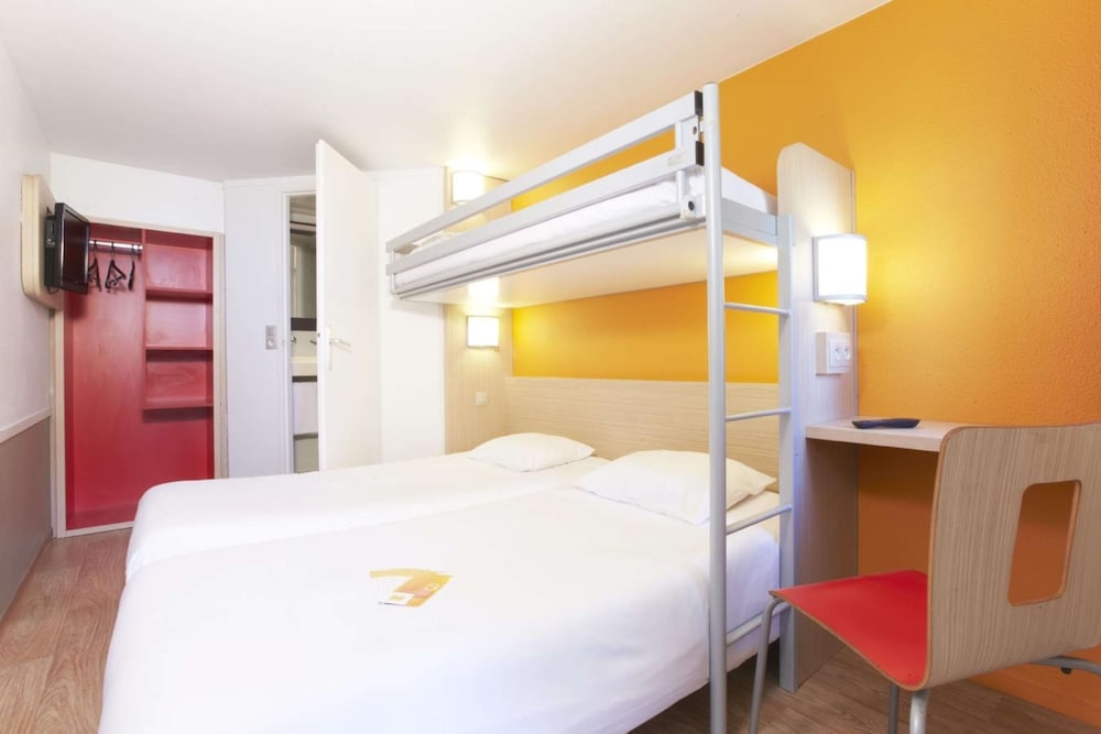 Standard Room, Multiple Beds (1 Double and 1 Single bed) - Photo 1