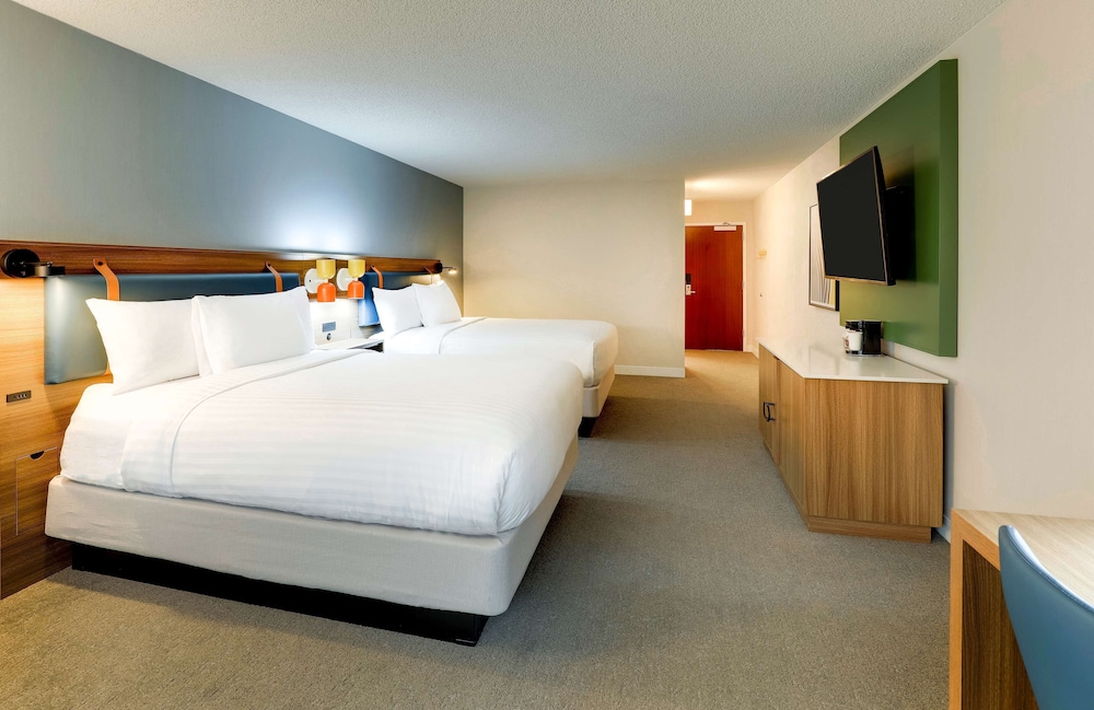 Deluxe Room, 2 Queen Beds - Photo 4