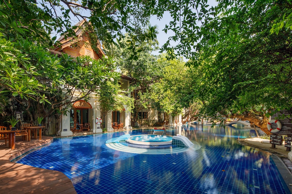 Deluxe Room, 1 King Bed, Pool Access (Lanna) - Photo 3