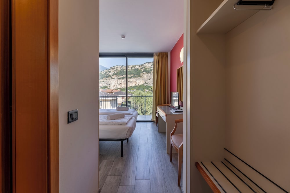 Economy Room, Mountain View