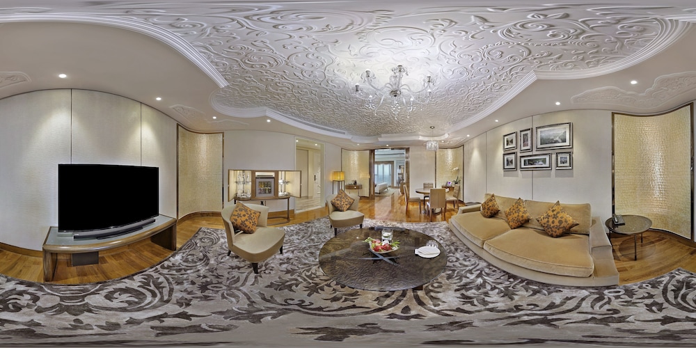 Panorama Suite, Club Lounge Access, Free Minibar, City View, photo 6