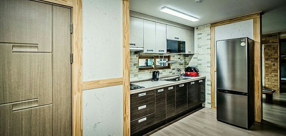 Family Room, Kitchen photo 2