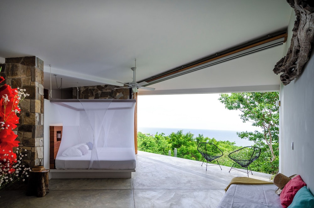 Horizon View Room