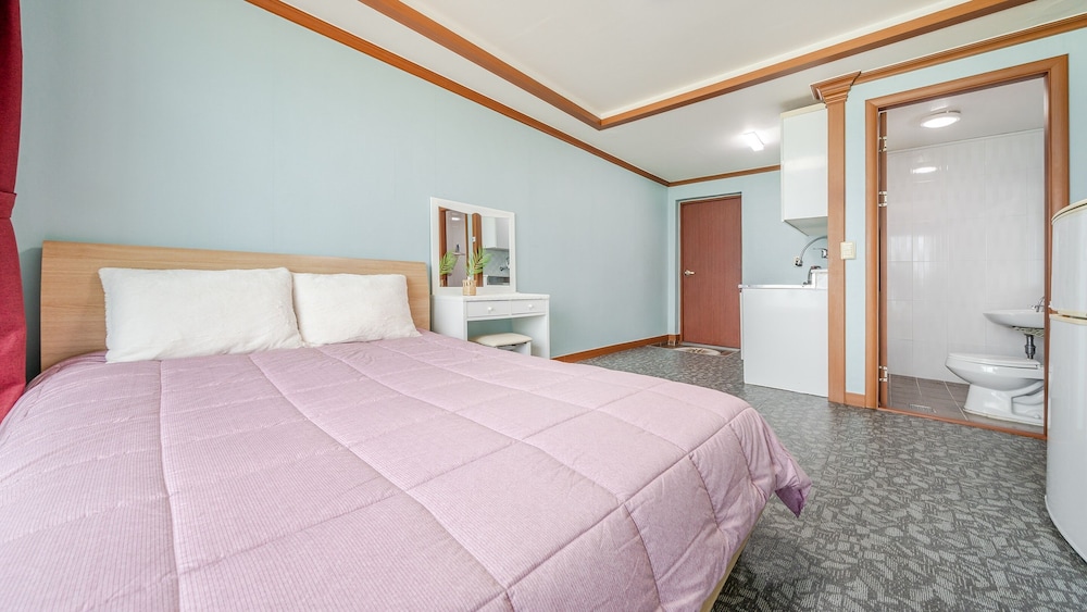 Basic Room, 1 Bedroom (Room 402 Pension(Ocean View/BBQ))