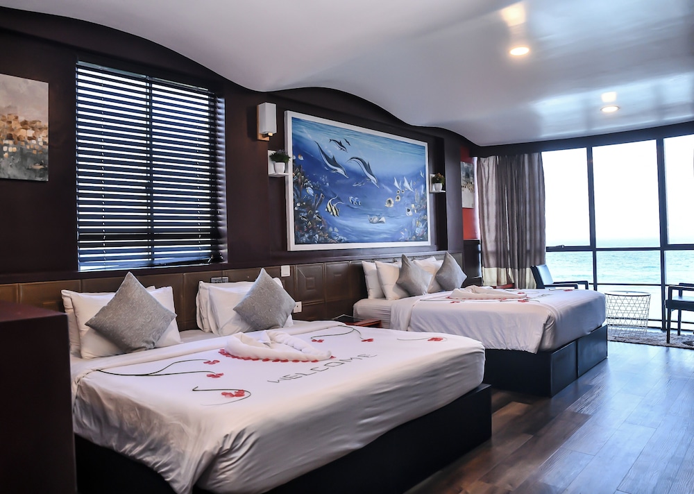 Deluxe Triple Room, Beach View