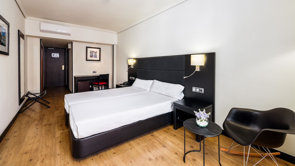 Double Room - Photo 4
