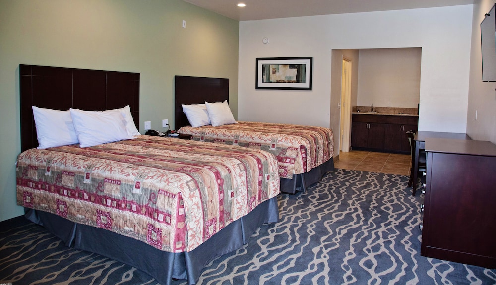 Traditional Studio, 2 Queen Beds, Kitchenette photo 1