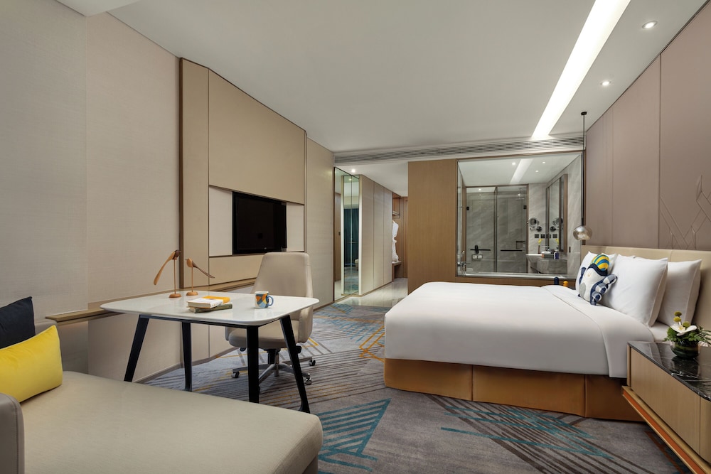 Standard Room, 1 King Bed, Club Lounge Access