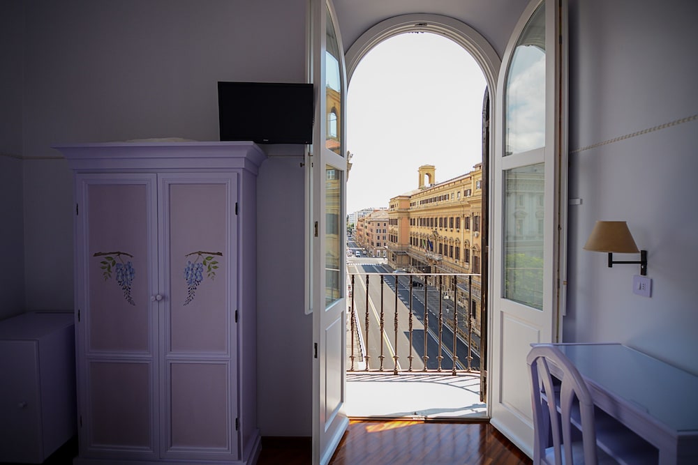 Panoramic Double or Twin Room, Balcony, City View photo 3