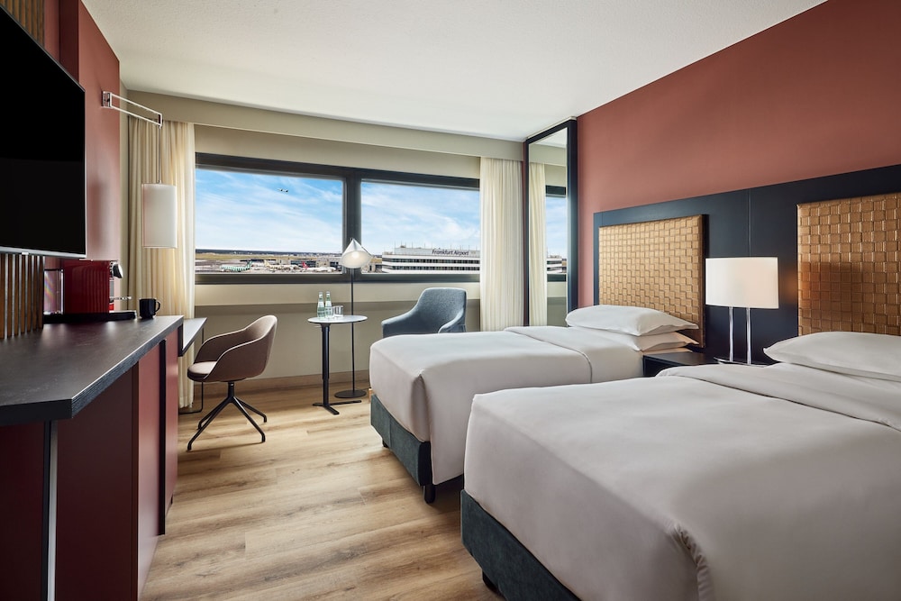 Club Room, 2 Twin Beds - Photo 12