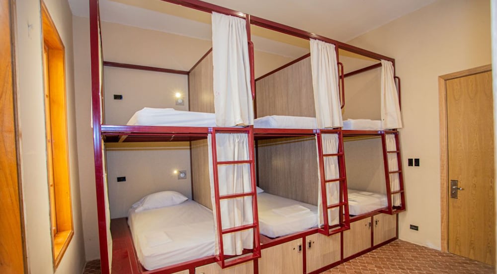 Shared Dormitory, Mixed Dorm (3 Bunk Beds, 6 People)