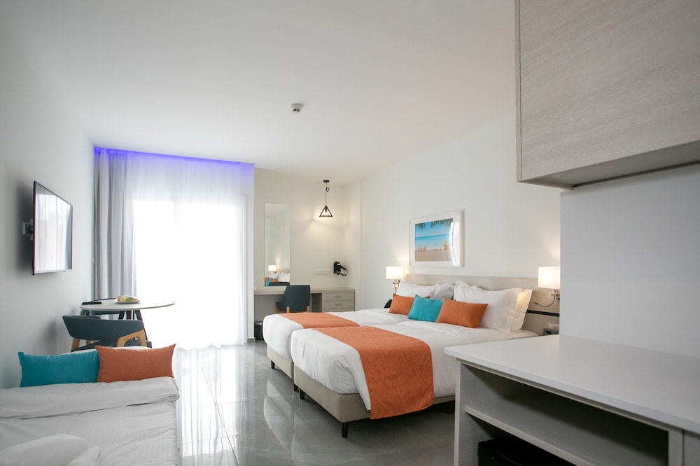 Suite, 1 Queen Bed, Non Smoking, Kitchenette (with Sofabed) photo 3