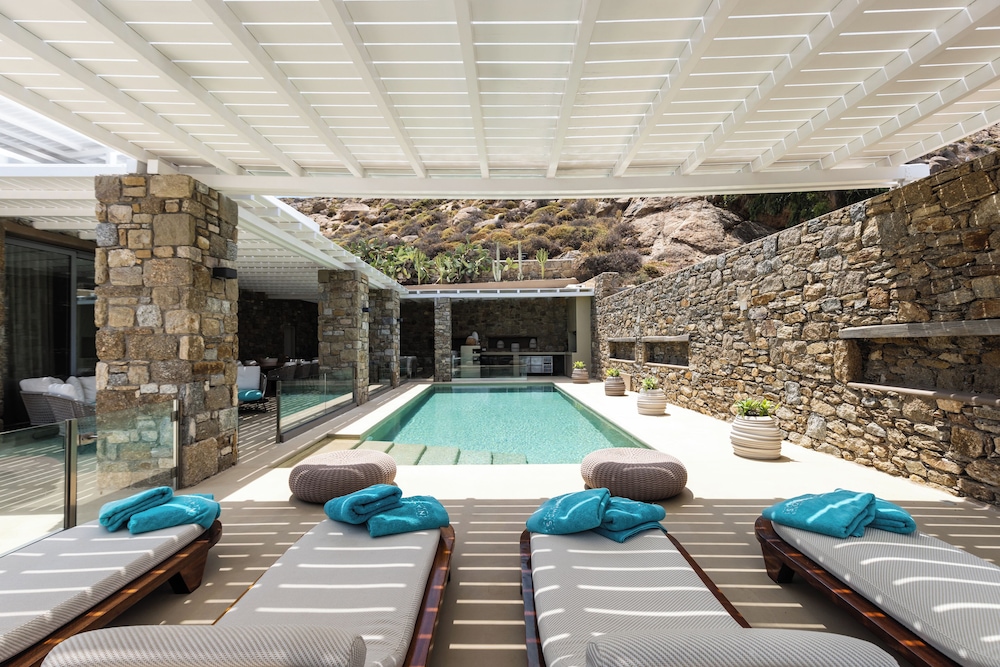 Villa, Multiple Beds