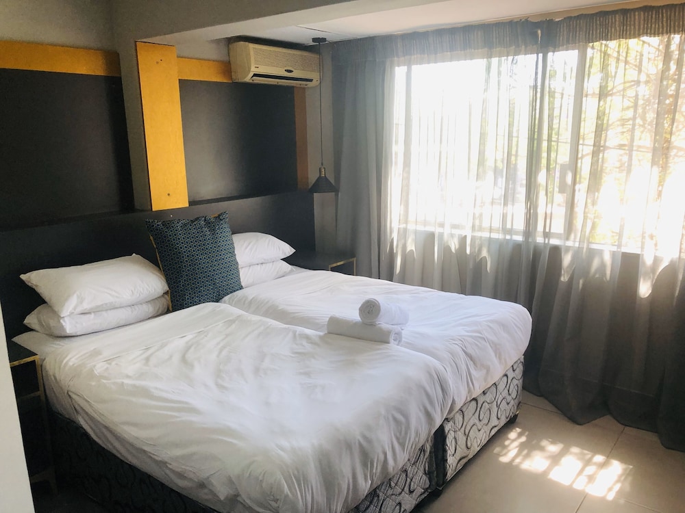 Standard Twin Room, 2 Twin Beds - Photo 5