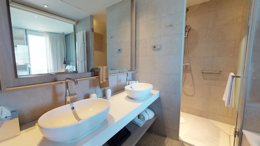 The Level, Suite, Sea View