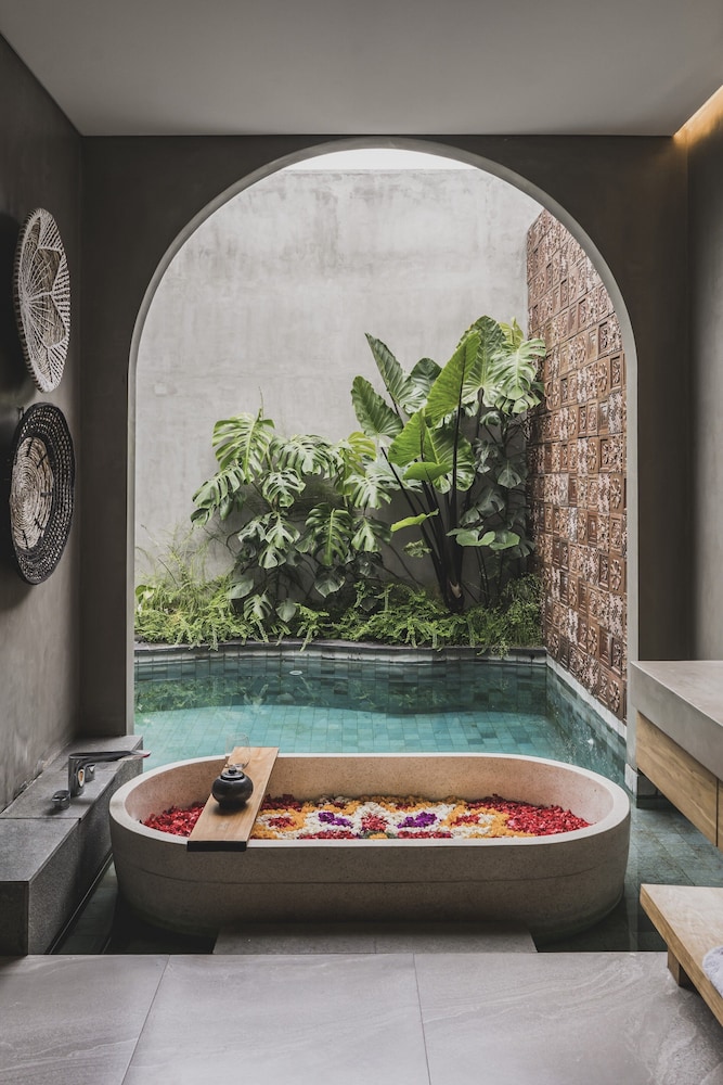 Smart 1 Bedroom Villa with Private Pool - Photo 2