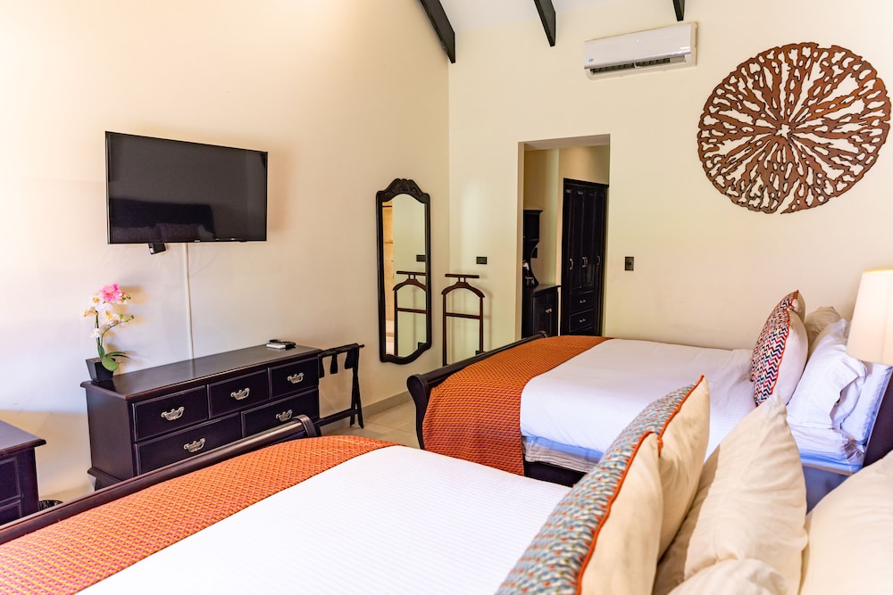 Deluxe Room, 2 Queen Beds photo 3