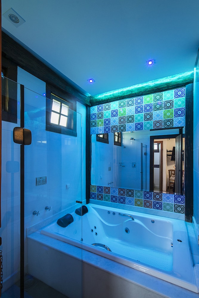Suite, Jetted Tub photo 2