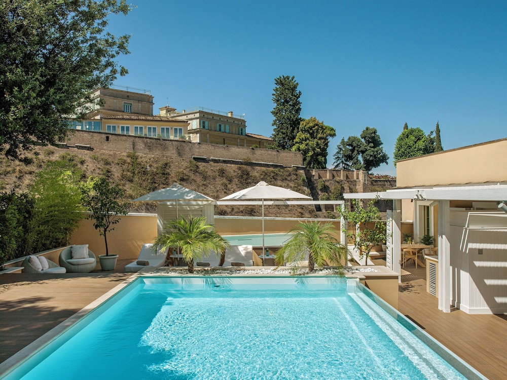 Three Bedroom Villa with Private Pool (Non Smoking)