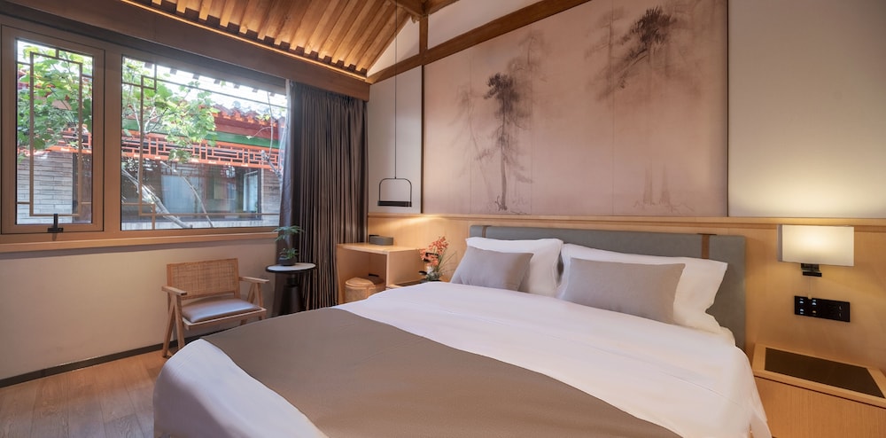 Deluxe Double Room With Private Bathroom