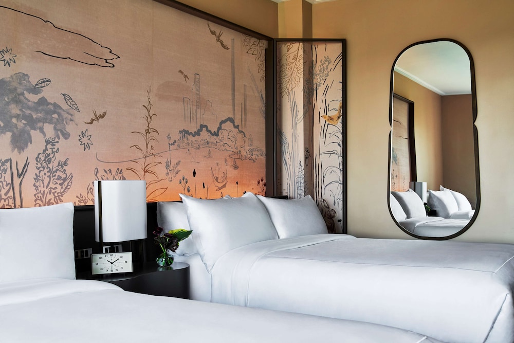 Studio Suite, 1 King Bed, Accessible, Park View (with Tub Shower) thumbnail 6