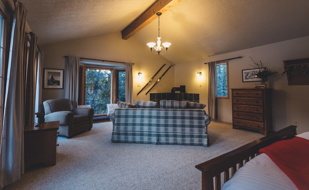 Signature Suite, 1 Queen Bed, Terrace, Mountain View photo 3