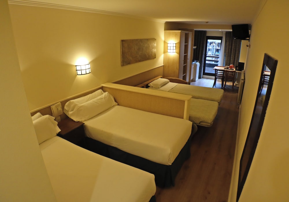 Family Quadruple Room photo 1