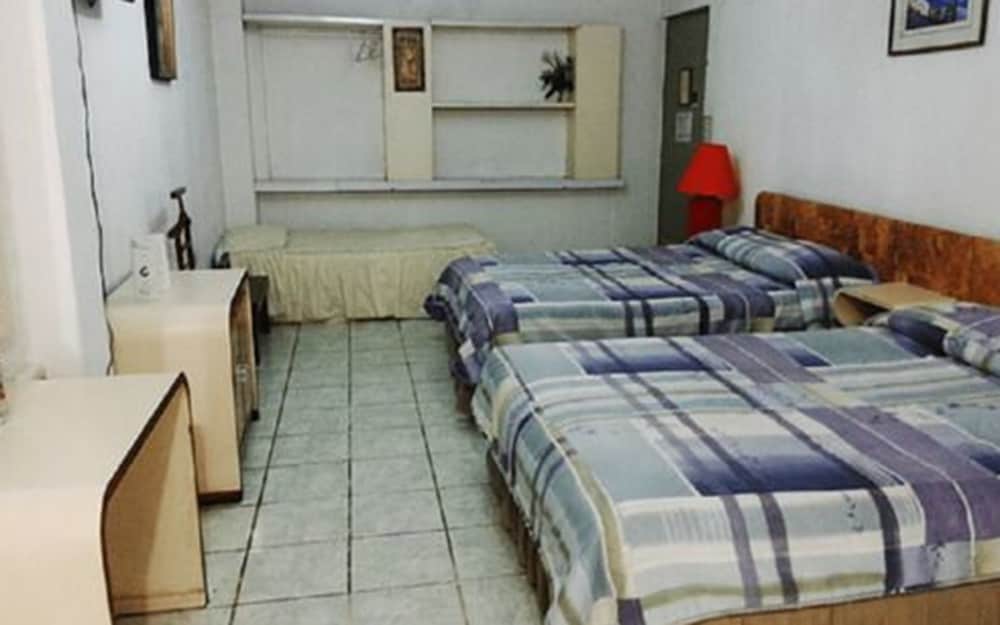 Economy Triple Room, 3 Twin Beds photo 1
