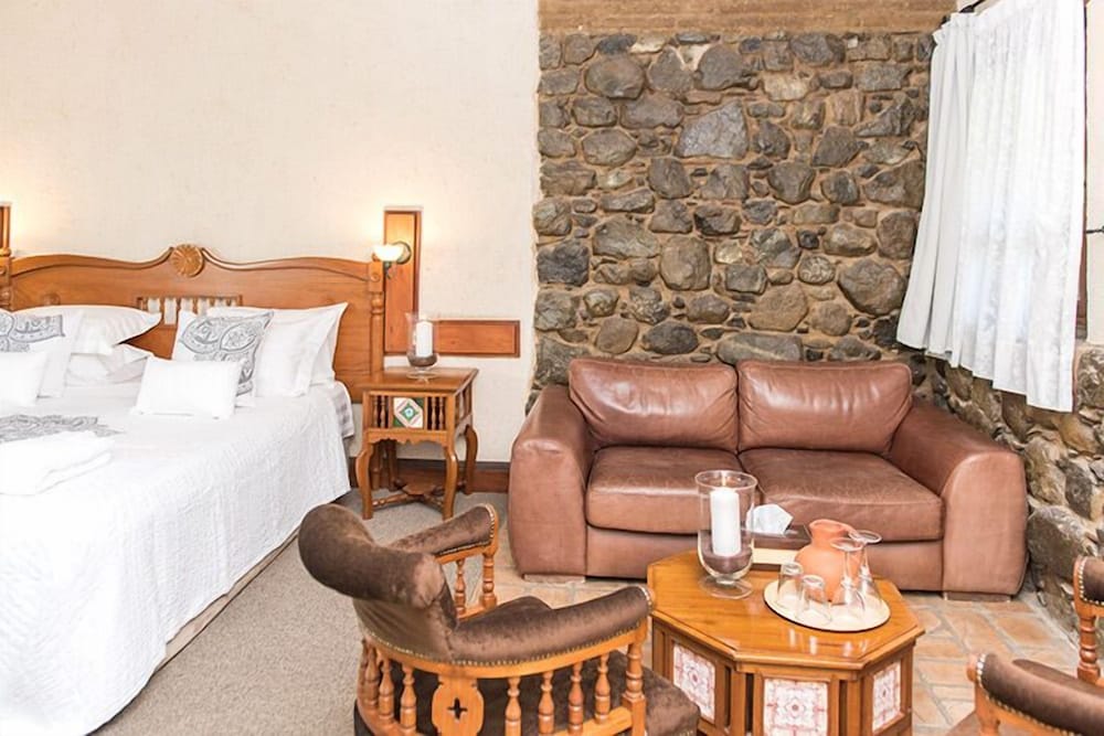 Junior Double or Twin Room (Suite) - Photo 6