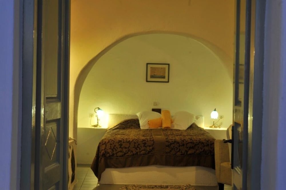 Junior Suite (Caldera View) - Photo 3