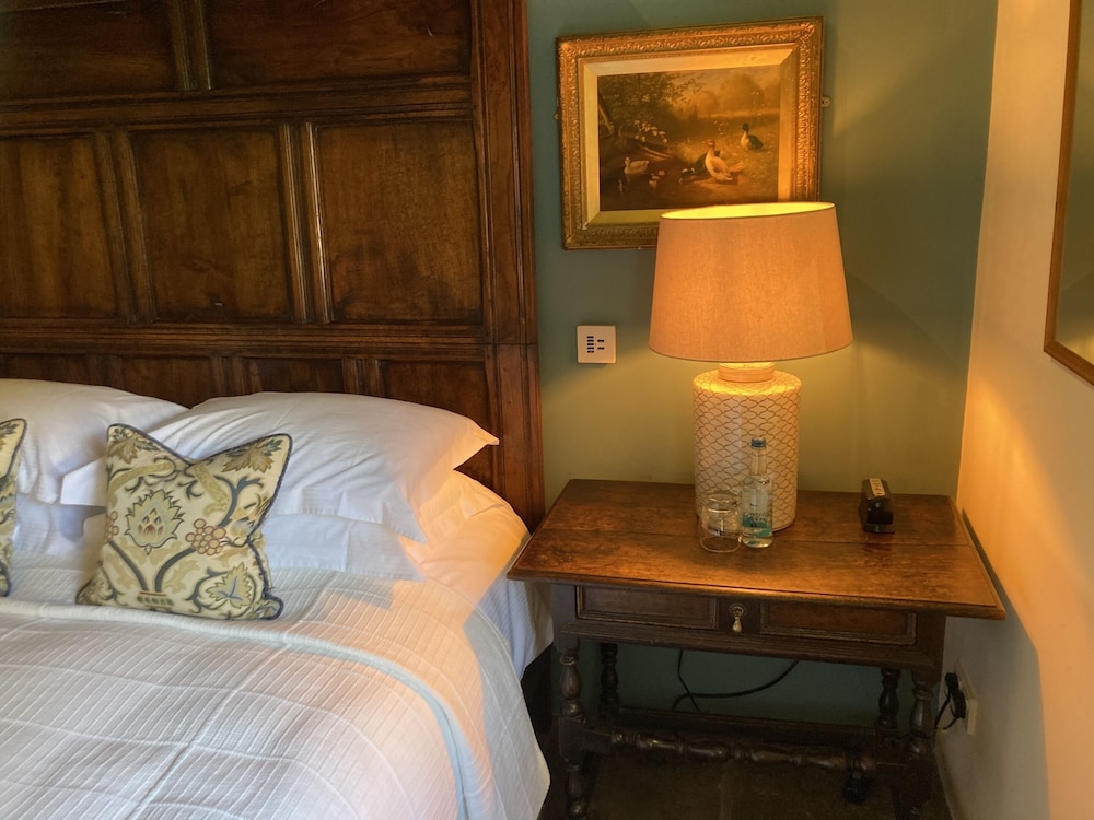 Superior Double Room, Ensuite (4Poster) photo 3
