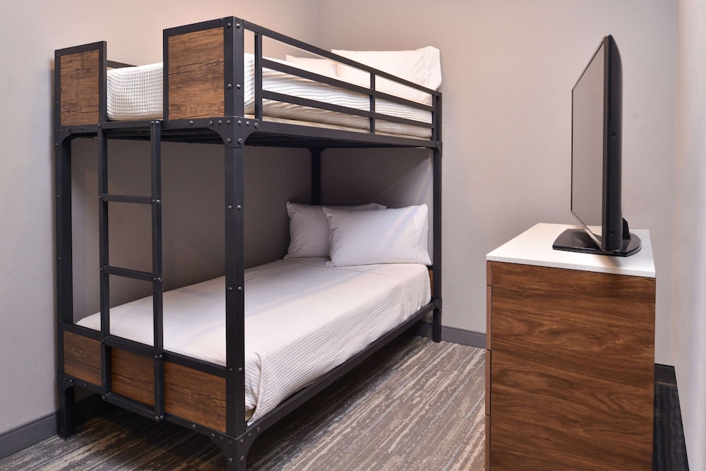 Room, Multiple Beds - Photo 4