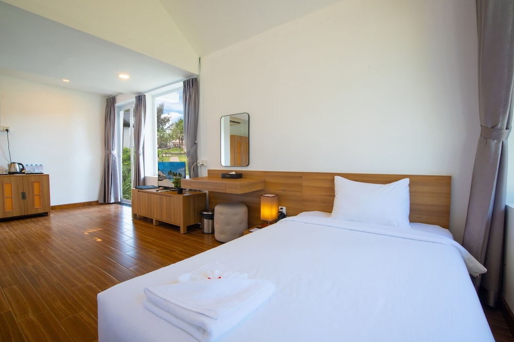 Family Room, 2 Queen Beds, Garden View photo 2