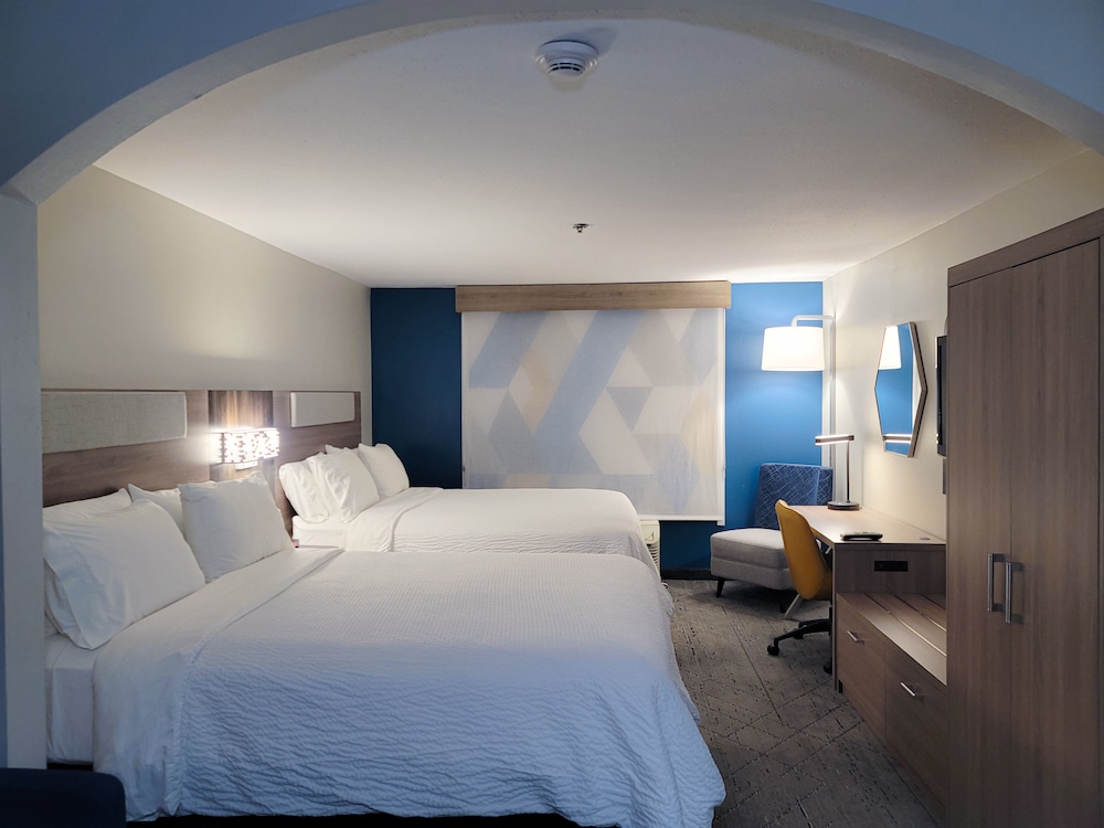 Suite, 2 Queen Beds, Accessible (Communications) - Photo 2