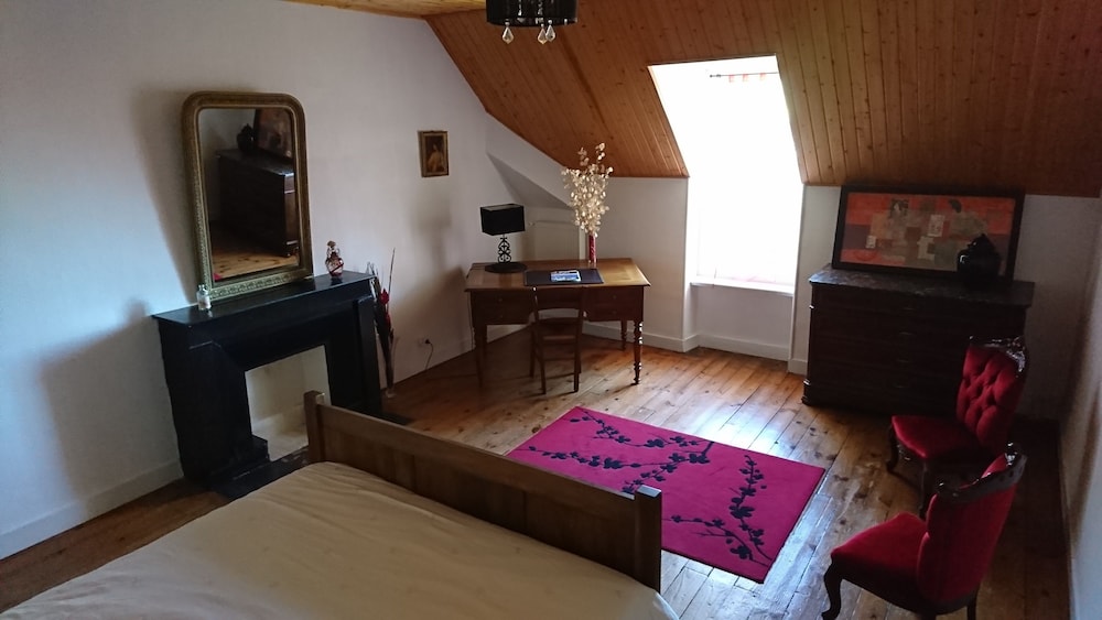 Suite (Douglas)