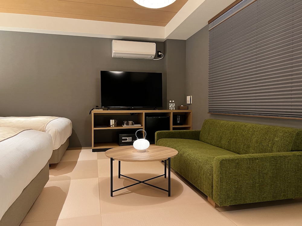 Standard Twin Room - Photo 8