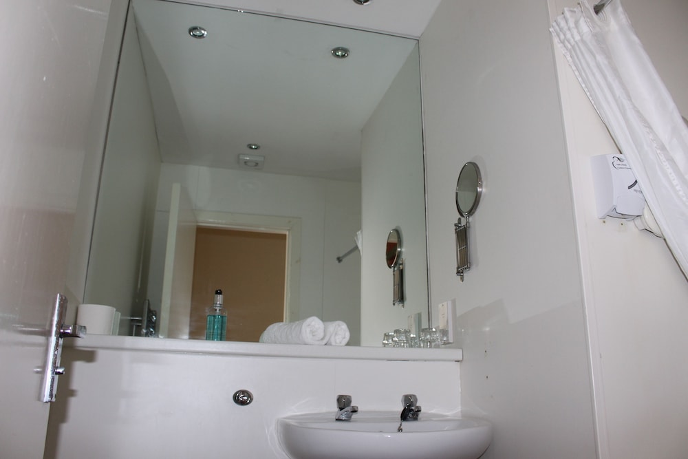 Standard Double Room, Ensuite photo 3
