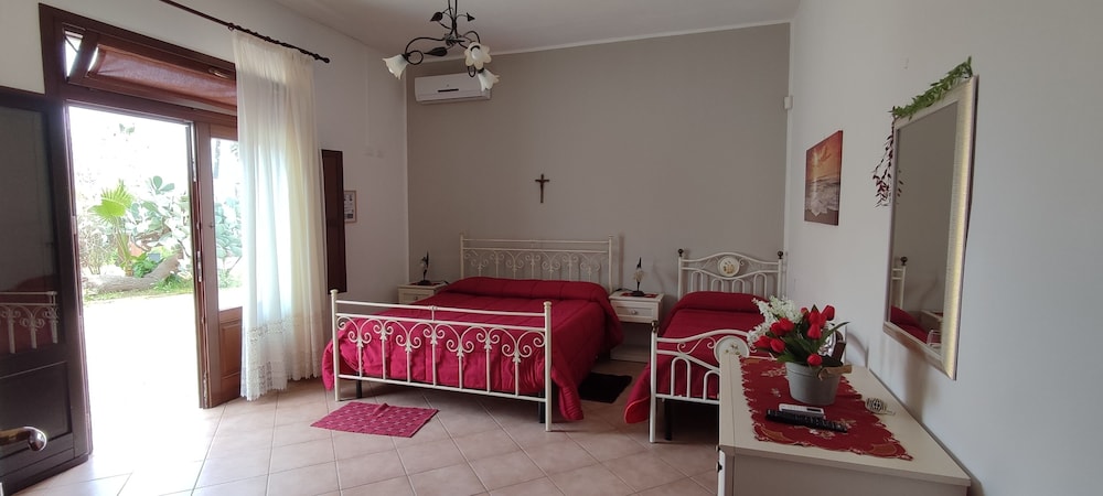 Basic Triple Room photo 1