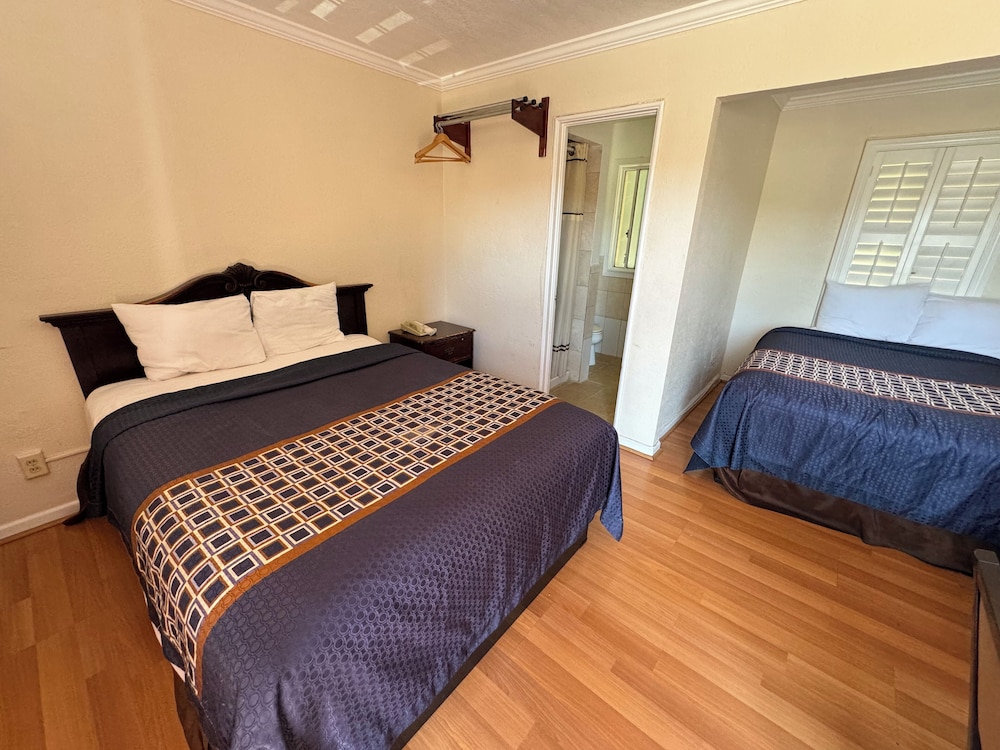 Room 2 beds photo 1