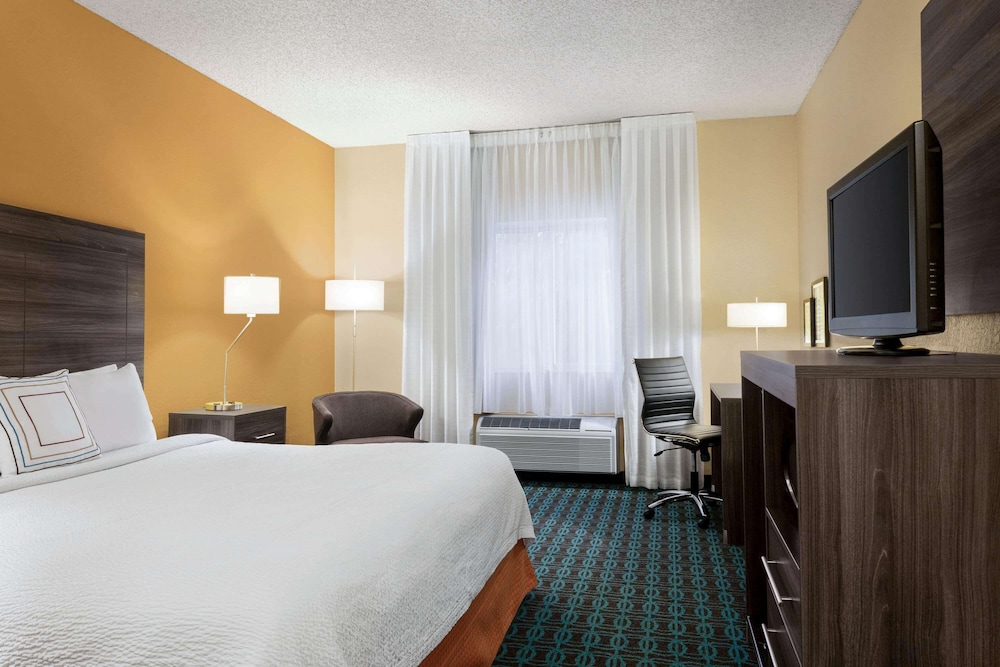 Room, 1 King Bed, Non Smoking - Photo 2