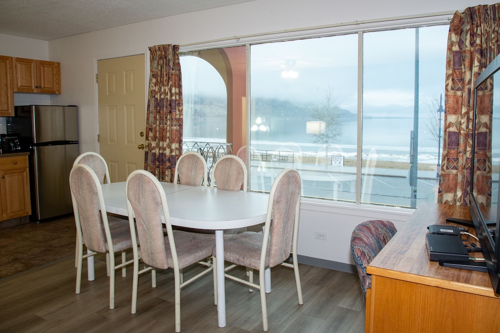 Suite, 1 Bedroom, Lake View photo 2