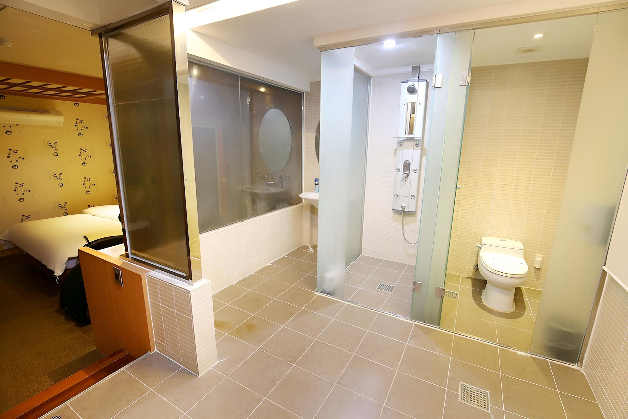 Room (Suite-A) photo 3