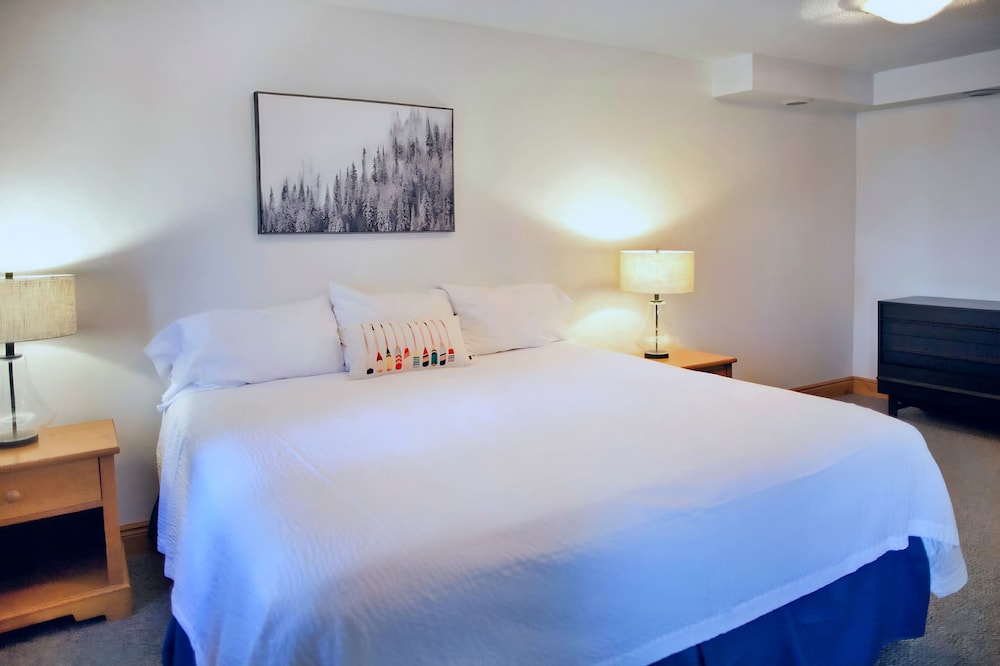 Deluxe Suite, 1 Bedroom, Fireplace, Lake View (King)