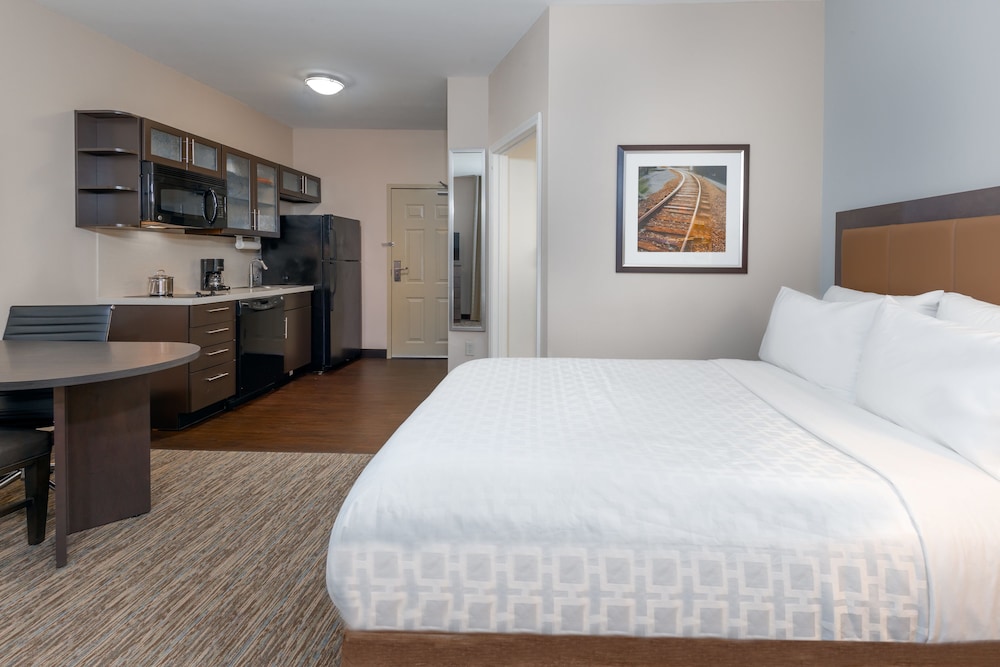 Studio Suite, 1 King Bed, Kitchen - Photo 2